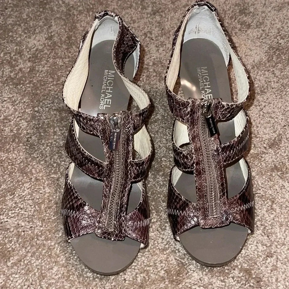 Michael Kors Berkeley Snake Skin Front Zipper Heels - US 8.5 - Picture 2 of 7